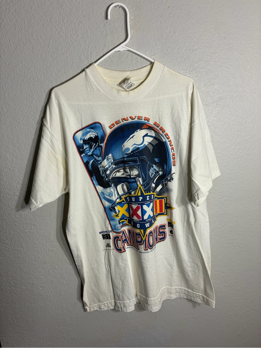 Vintage Denver Broncos White Super Bowl Champions Graphic Tee- 1998